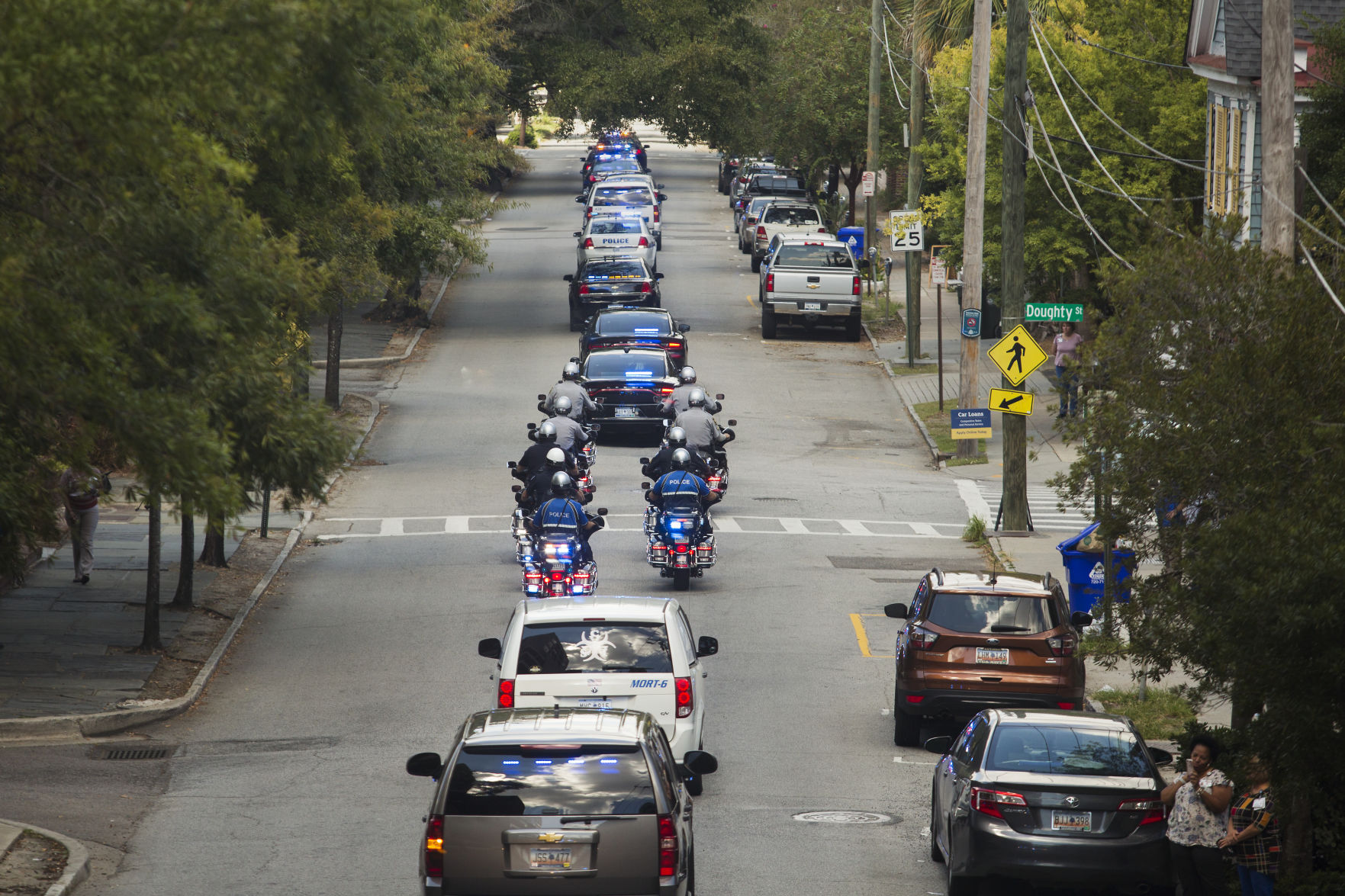 LP Fallen officer procession 100248_01.JPG